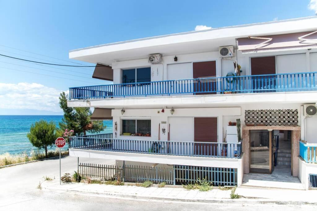 Seafront 2 Bedrooms Apartment เนอาอิรากลีอา ภายนอก รูปภาพ